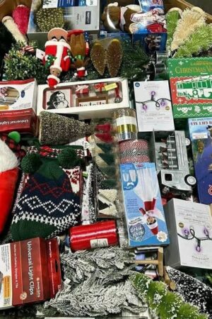 Pallets of Christmas Decorations (1000+ Units)